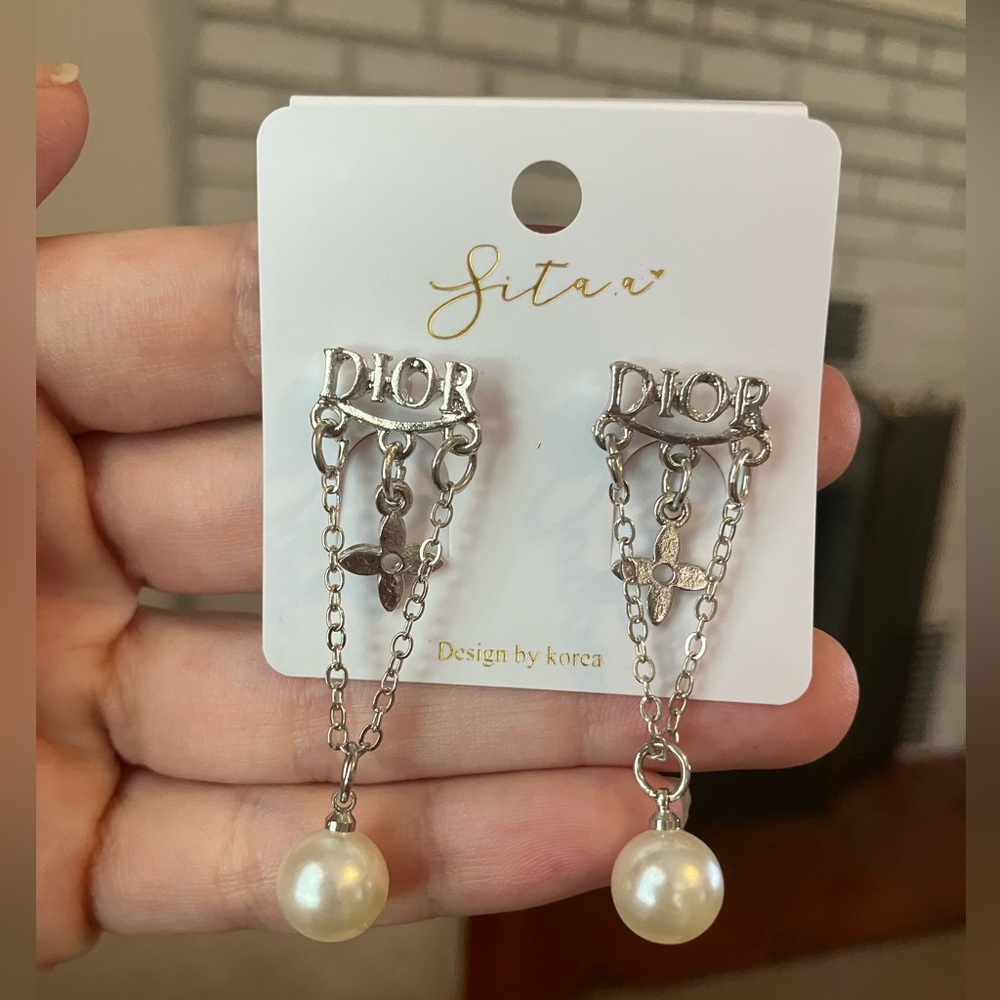 Silver fashion jewelry with pearl
